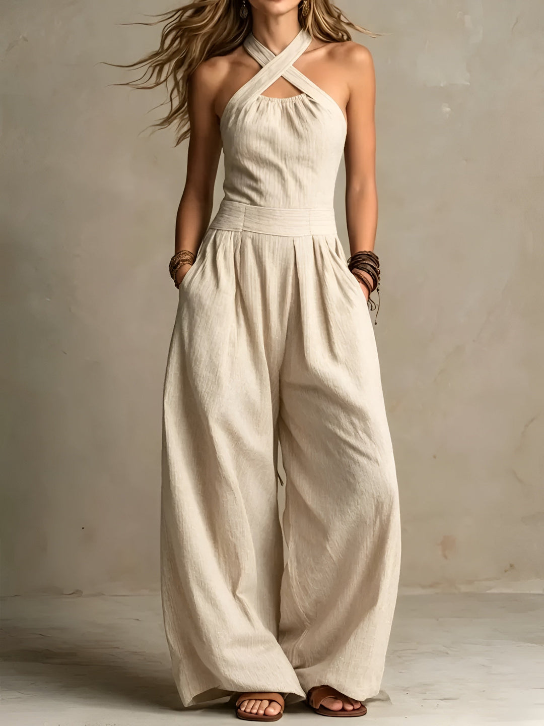 Bianca | Tuta in lino beige e cotone con scollo incrociato elegante